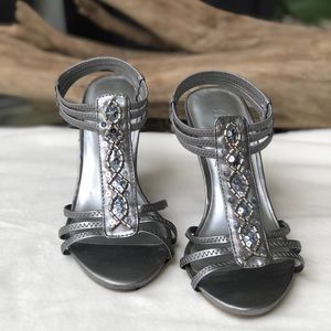 Rialto Women’s Silver Rhinestone Heels Size 5